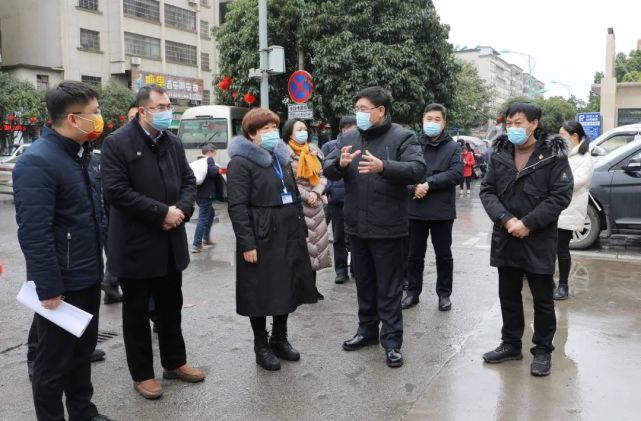 2月10日,桂林市委常委,政法委书记周卉到全州县,灌阳县检查指导疫情