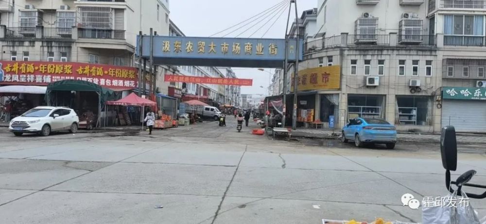 潘集镇新店镇霍寿路路边废弃物已经清理,境内霍临大道,霍寿路环境较好