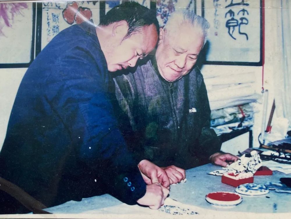 我记得自己一头乌黑好看的头发并留下存念的还是在九十年代的一个夏天