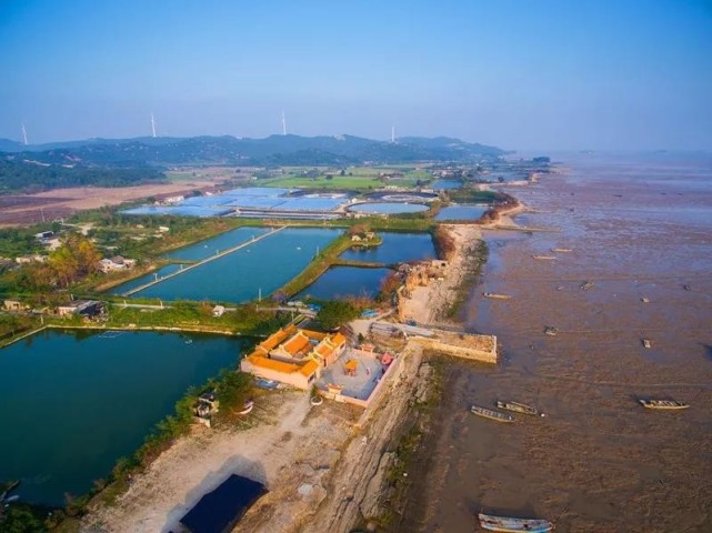 "中华海龙"俗称"海山壀龙,位于饶平县的海山黄隆外头埔,区内名胜古迹