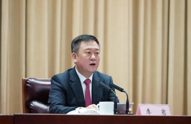 此次会议由省科技厅党组书记,厅长李岩作工作报告,省科技厅党组成员