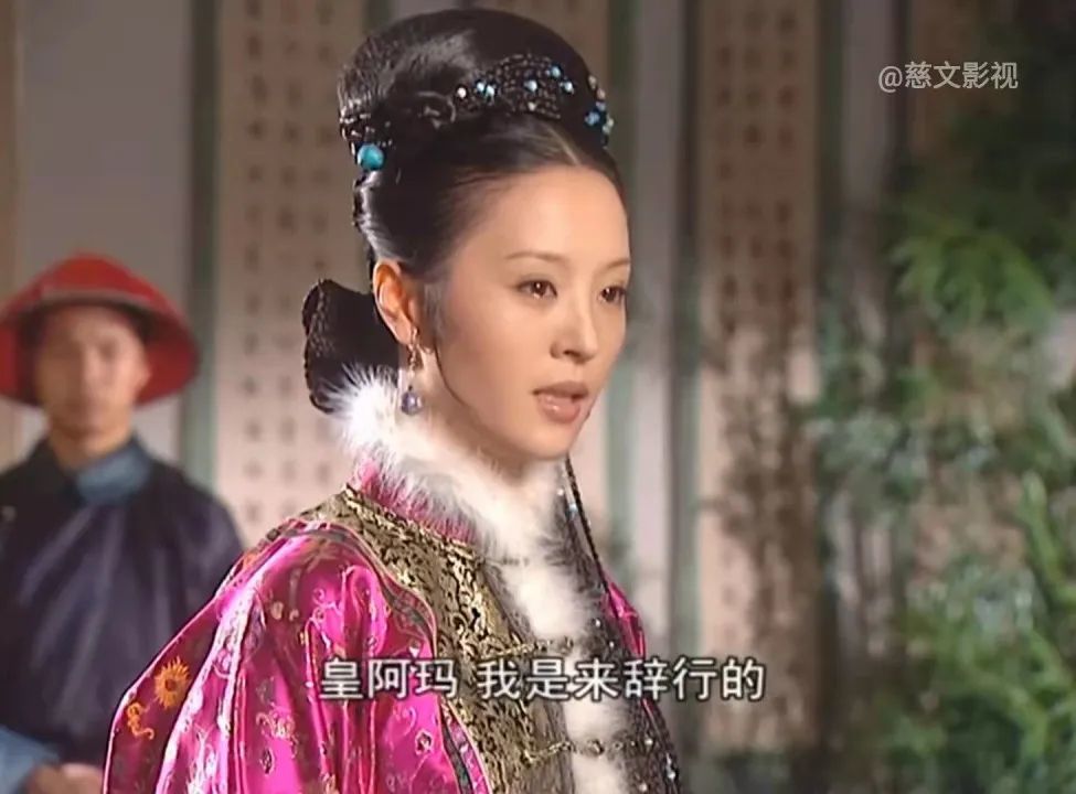 康熙看到蓝齐儿决绝的举动一瞬间明白了是因为容妃的缘故,于是他喃喃
