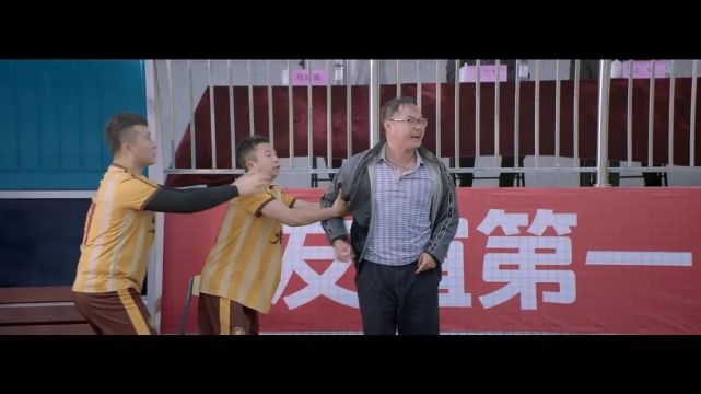 《西虹市首富》中演"一口吃一头猪"的教练魏翔的这种不紧张,得益于他