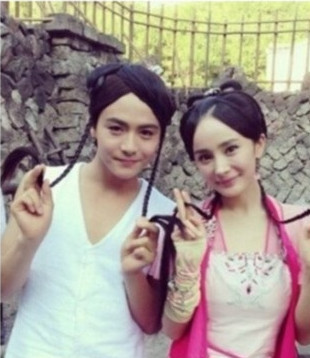 易烊千玺女装扮相很妖娆颜值高的人果然可男可