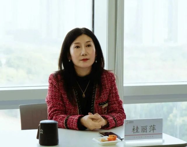 主席欧阳群主持会议,江西驻粤办副主任陶继红出席,副主席彭芳,桂丽萍
