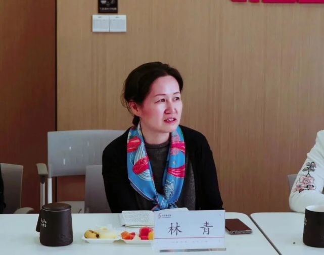 杨宛昀王艺凝桂丽萍彭芳江西驻粤妇联主席欧阳群主持会议,江西驻粤办