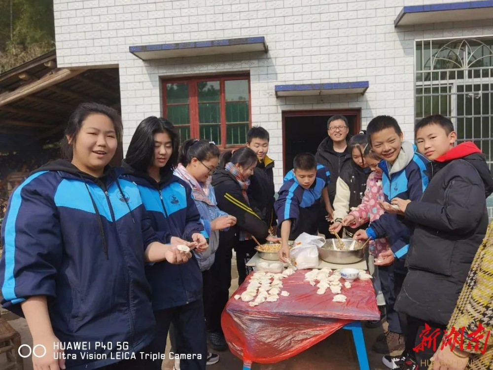 浏阳市普迹中学开展行走的徽章主题教育实践活动