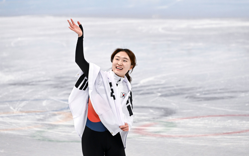 北京冬奥会短道速滑女子1500米决赛韩国选手崔敏静夺冠5