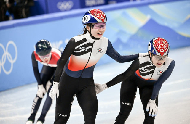 北京冬奥会短道速滑女子1500米决赛韩国选手崔敏静夺冠5