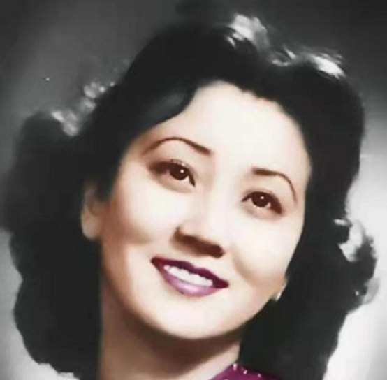 说起蒋英可不得了,她毕业于德国柏林音乐大学,在中央音乐学院当了45年