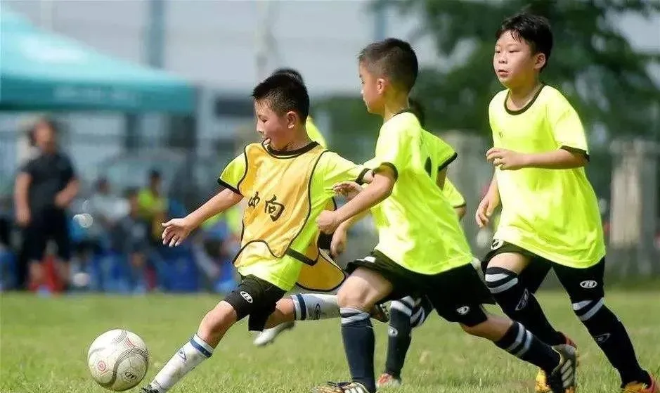为贯彻落实《教育部等6部门关于加快发展青少年校园足球的实施意见》