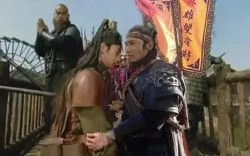 董平东昌府之战能接连躲过张清三枚石子衬托其武功力压众将