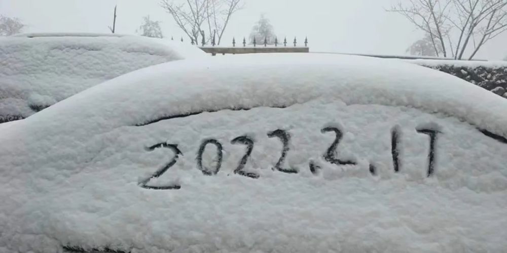 拍到了雪雪籽虽然不见雪今天的市区阴雨绵绵预计今天上午我市阴有雨