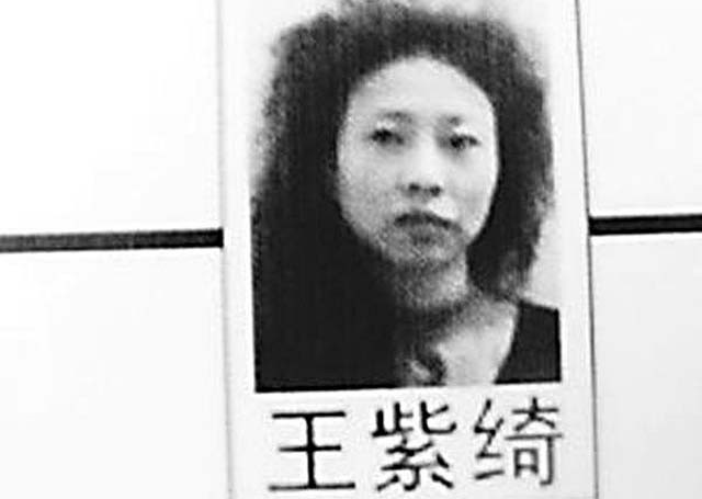 2009年重庆女黑老大被捕出动200多名警察解救被困女性数百人