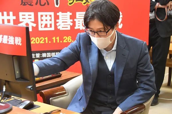 【井山裕太九段】手握棋圣,名人,本因坊,王座,碁圣五冠的日本围棋第