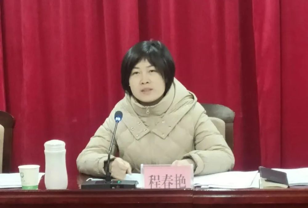 县委常委宣传部部长副县长程春艳参加指导县教育局夜校大讨论活动