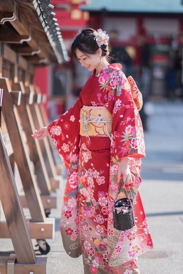 大理洱海生态廊道女生穿和服拍照被路人大姐高喊滚出大理