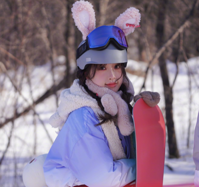 虞书欣晒滑雪照baby再次出镜两人的鼻子山根p的一模一样