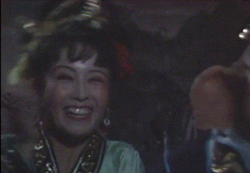 接着魏慧丽又提议,她要跪趴在马德华背上,手和脚,都撑在他的后背上.