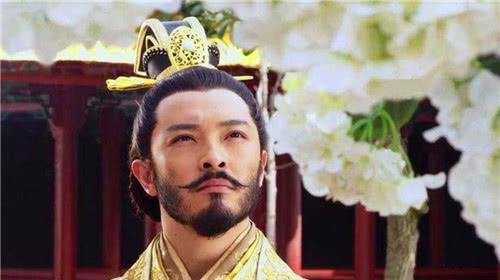 起初杨素和杨坚两个人都在北周为官,后来的杨素一看情形不对,杨坚很有