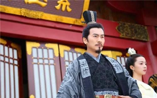 到了杨坚称帝之后,杨素给杨坚出谋划策,为攻灭南陈付出了自己的努力.