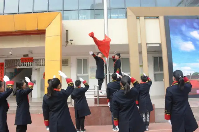 虎力全开向未来争做东小好墩墩郑州市惠济区东风路小学开学典礼特写