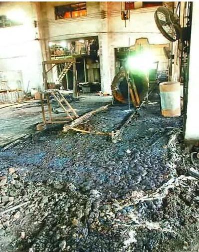 2007年4月辽宁清河钢厂30吨钢水倾倒流淌32名工人化为灰烬