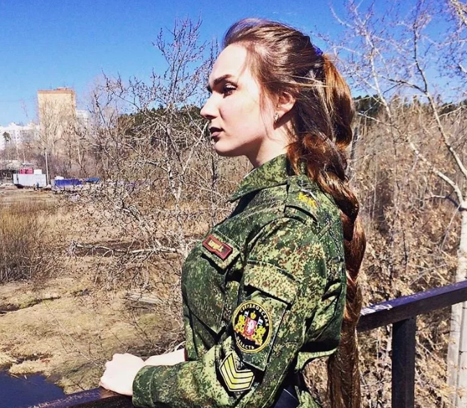 美到爆炸的乌克兰女兵这谁能抵抗得住啊