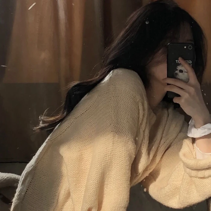 女生头像ins高级质感氛围感世界上本不存在完美契合的爱,互相磨合造地