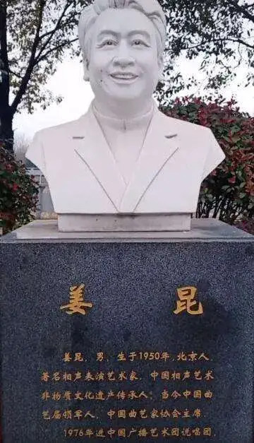 比如钟南山院士,对于钟南山做出的杰出贡献,为钟老立雕像,估计没有人