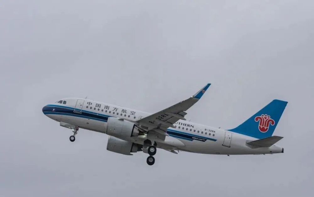 中国南方航空在德国汉堡接收其首架a319neo客机,成为全球首家运营这款