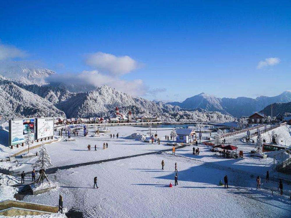 西岭雪山滑雪场 来源:西岭雪山景区官方微博封面新闻记者 郝莹 张奕丹