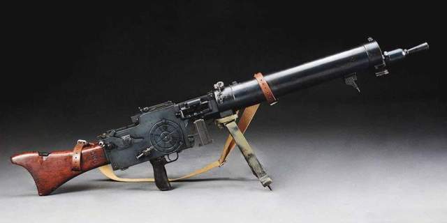 3,mg08/15轻机枪mg08是一战期间德国最常使用的一种重机枪,它的设计