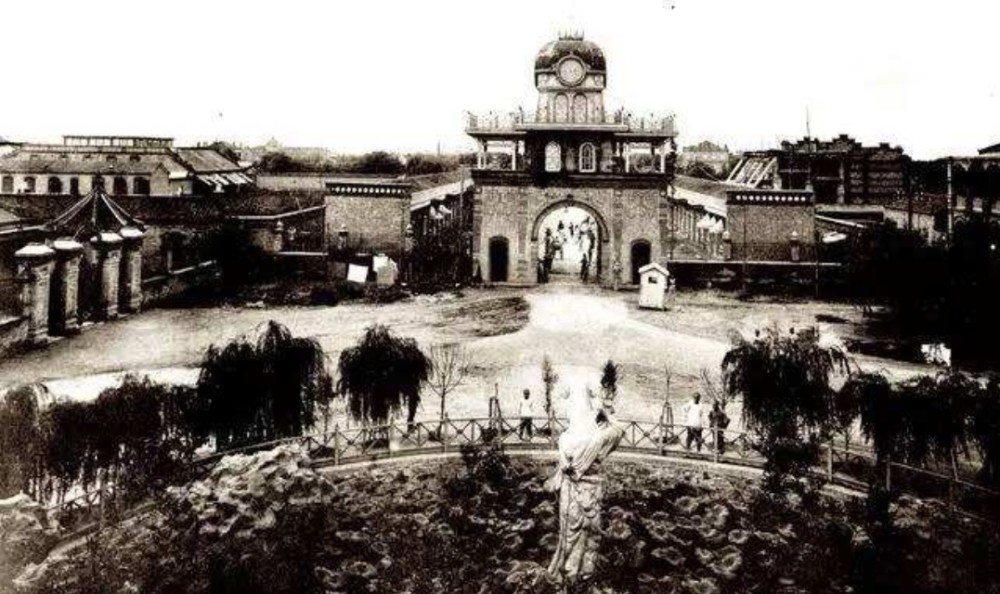 冈纬路教堂位于天津市河北区望海楼街道岗纬路,建于1917年,为中山路