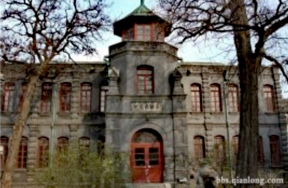 冈纬路教堂位于天津市河北区望海楼街道岗纬路,建于1917年,为中山路