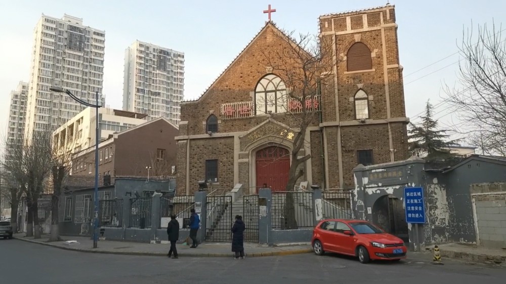 冈纬路教堂位于天津市河北区望海楼街道岗纬路,建于1917年,为中山路