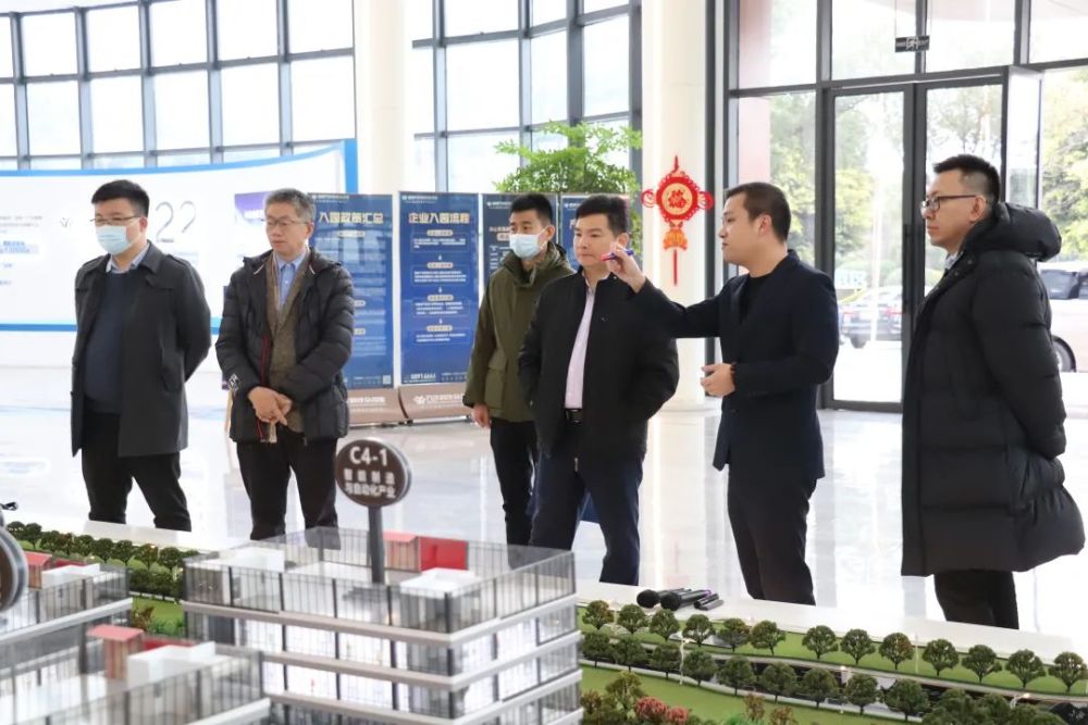 广东省珠海市鹤洲新区考察团一行莅临万洋集团考察调研