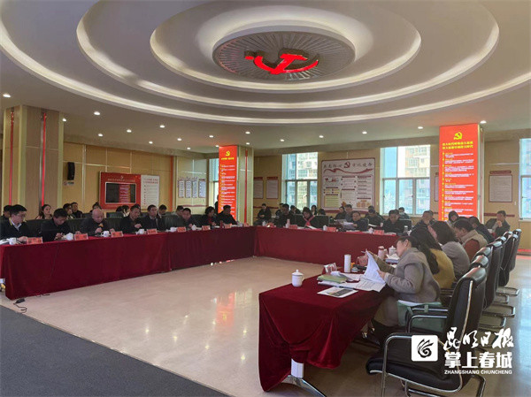 撸起袖子加油干盘龙区政府在金辰街道召开现场办公会