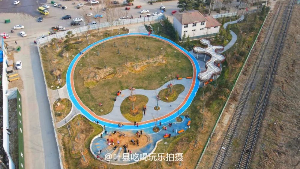 免费占地6700平方含公共儿童游乐场叶县公园天花板横空而来