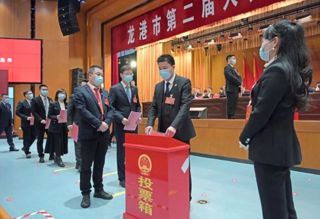 陈国苗当选为市人大常委会主任林海涵当选为市人民政府