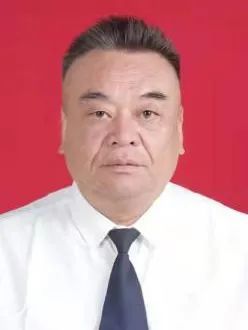 事迹简介:2013年,闫雪锋自行出资为原阳县东磁村修建两条道路并安装