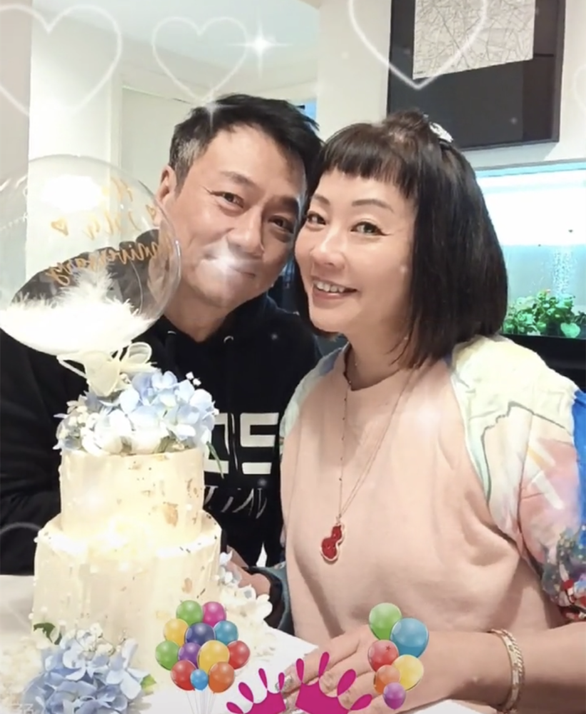 黎耀祥与妻子庆结婚25年夫妻携手切蛋糕获甜蜜表白感恩有你