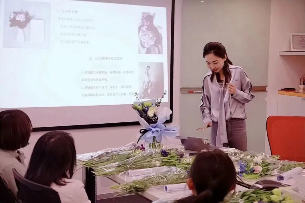 慢慢地,有一些人也想开类似的模式,找我们谈加盟,他们可能选品不太行