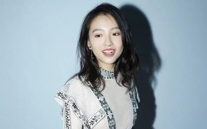嫁对人和嫁错人相比外貌区别有多大看看唐艺昕和吴倩就知道了