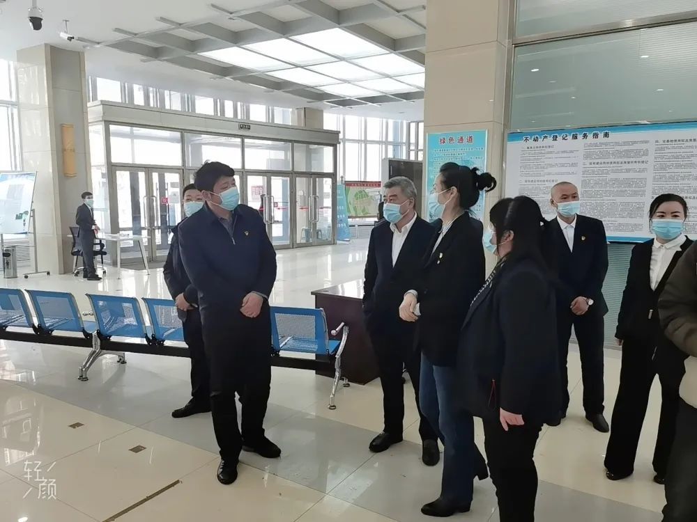 县自然资源局局长储继军,营商环境建设监督局局长周娇娜及营商局班子