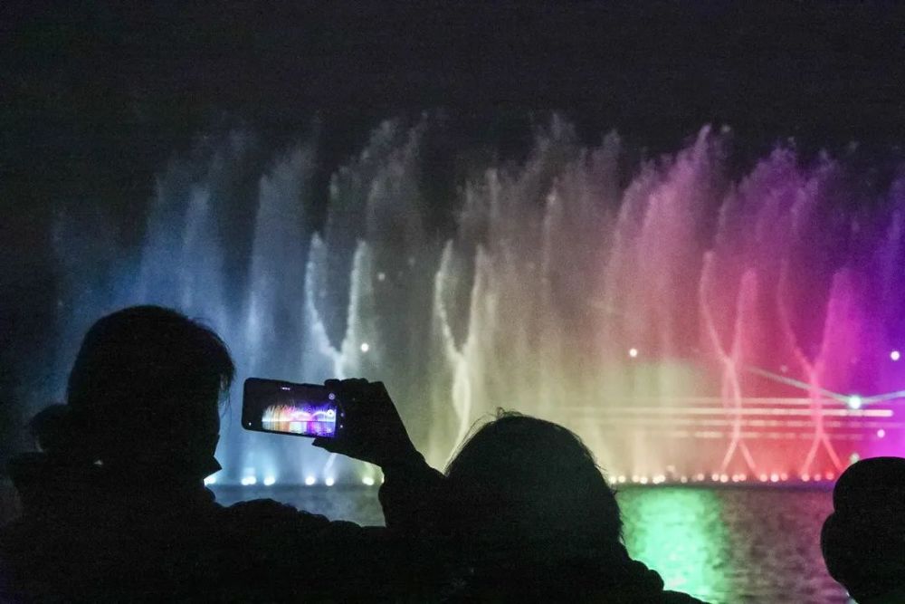 绝美没有人能拒绝沙河公园的音乐喷泉和水幕电影