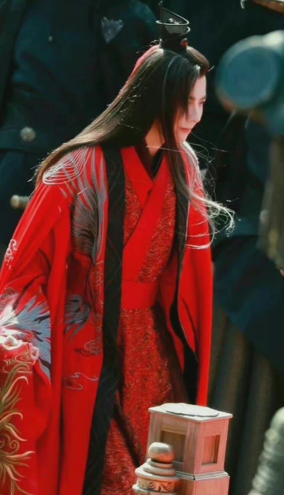 这部剧主要讲述了少年王小石下山游历后结识了温柔,白愁飞,苏梦枕等人