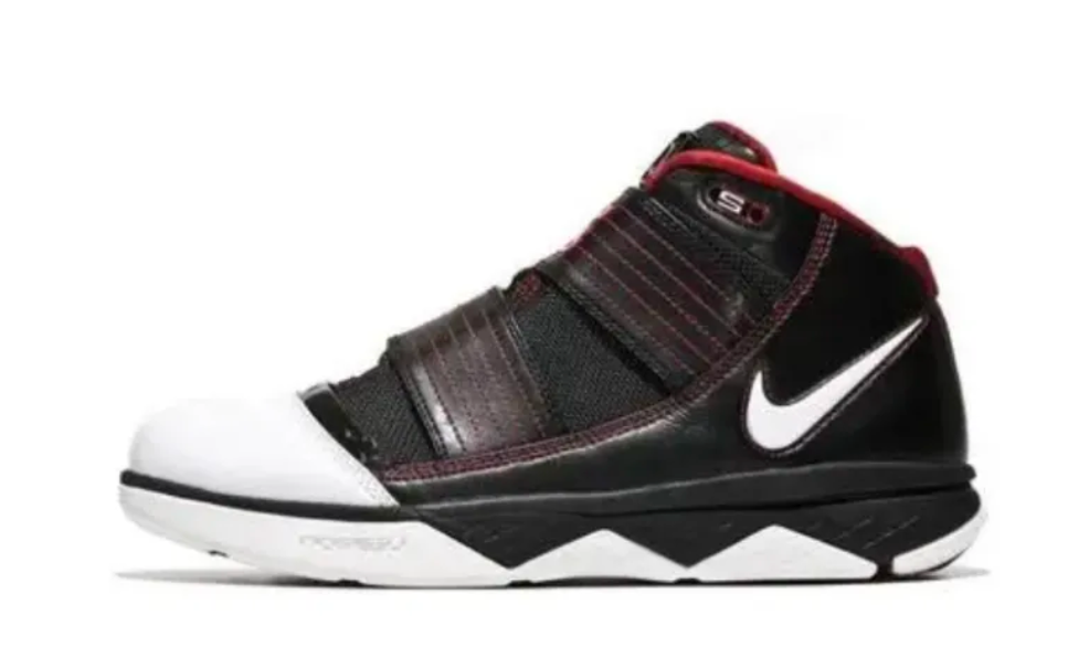 詹姆斯首次上脚lebron19低帮版网友有点像哈登1代