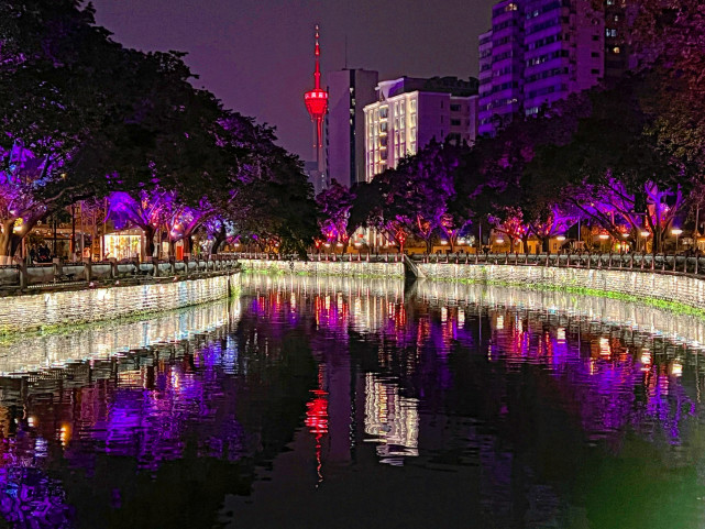 成都锦江夜游有多火晚上延时关门都要排队不输重庆两江夜游