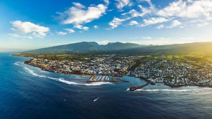 reunion island (留尼汪岛)波利纳斯海滩是加州众多安全而宁静的海滩